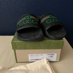Kids Gucci Slides Size 33 Black Nylon, Very good condition.  Box dust bag